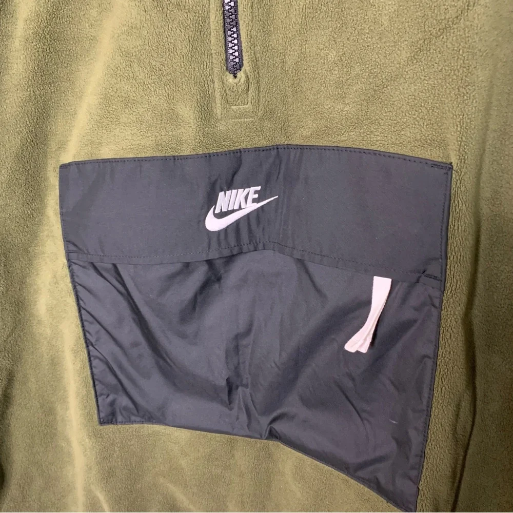 Men’s Nike Large Front Pocket Sweatshirt